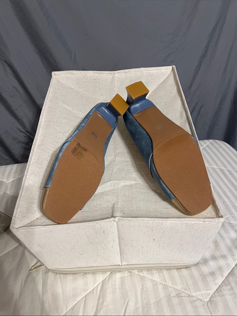 SHEIN Blue Velvet Heels with Gold Toe - Picture 4 of 4